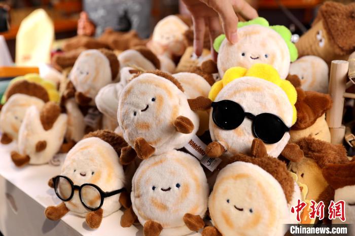 西安文創(chuàng)產(chǎn)品&ldquo;絨饃饃&rdquo;走紅網(wǎng)絡